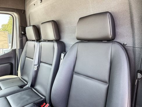 New 2024 Mercedes-Benz eSprinter 170 Cargo image 28