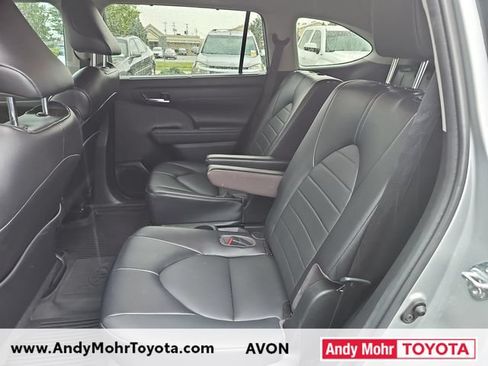 Used 2022 Toyota Highlander XLE FWD image 11