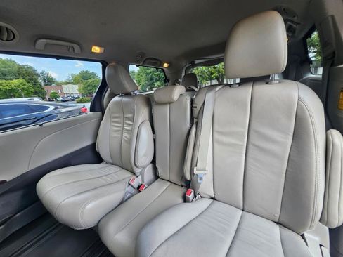 Used 2014 Toyota Sienna XLE FWD image 71