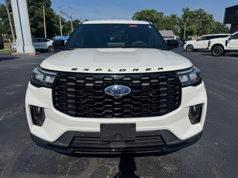 Used 2025 Ford Explorer ST-Line w/ Premium Package RWD image 2