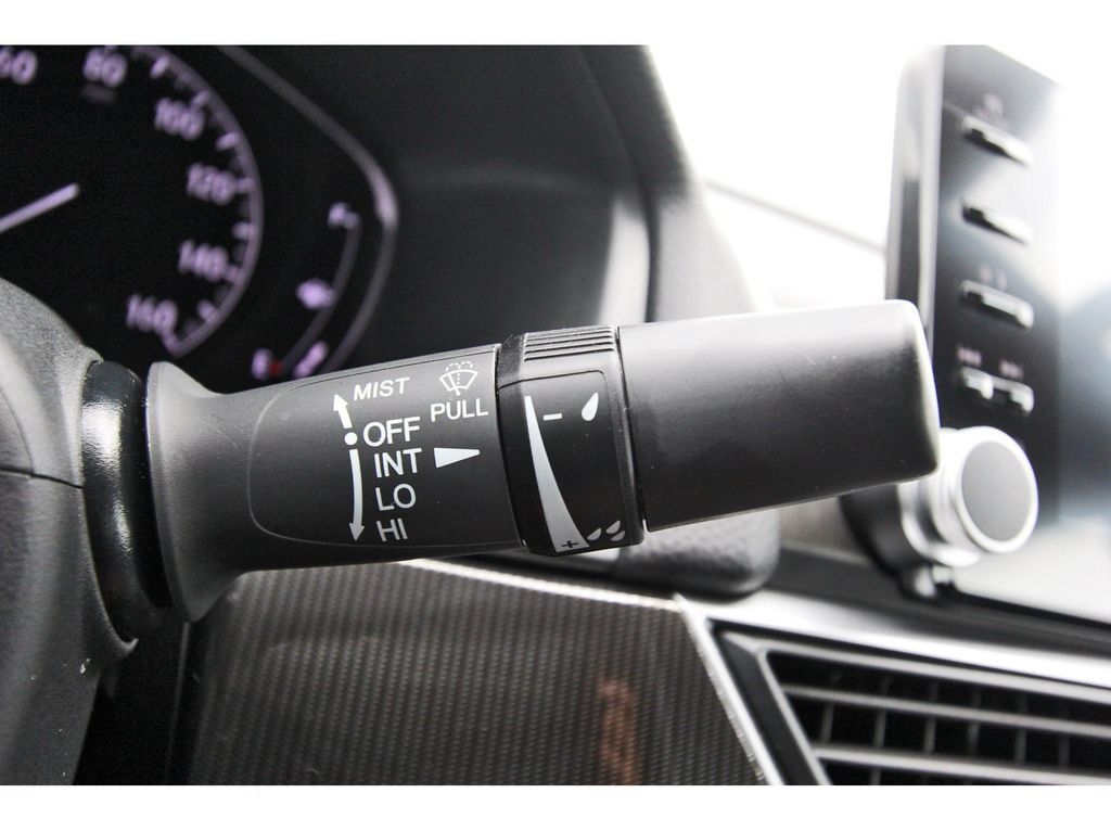 Used 2018 Honda Accord Sport image 18