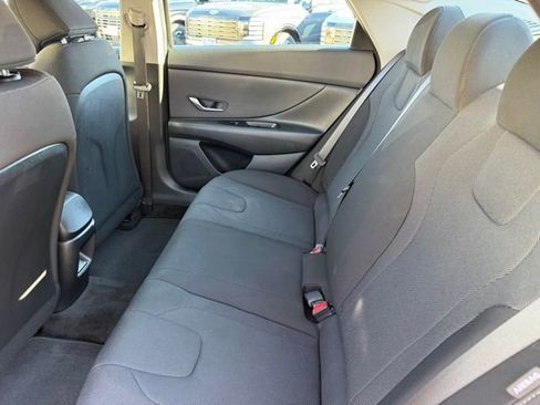 Certified 2025 Hyundai Elantra SE image 22