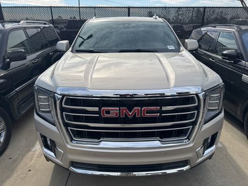 Used 2022 GMC Yukon SLT w/ SLT Luxury Package image 3