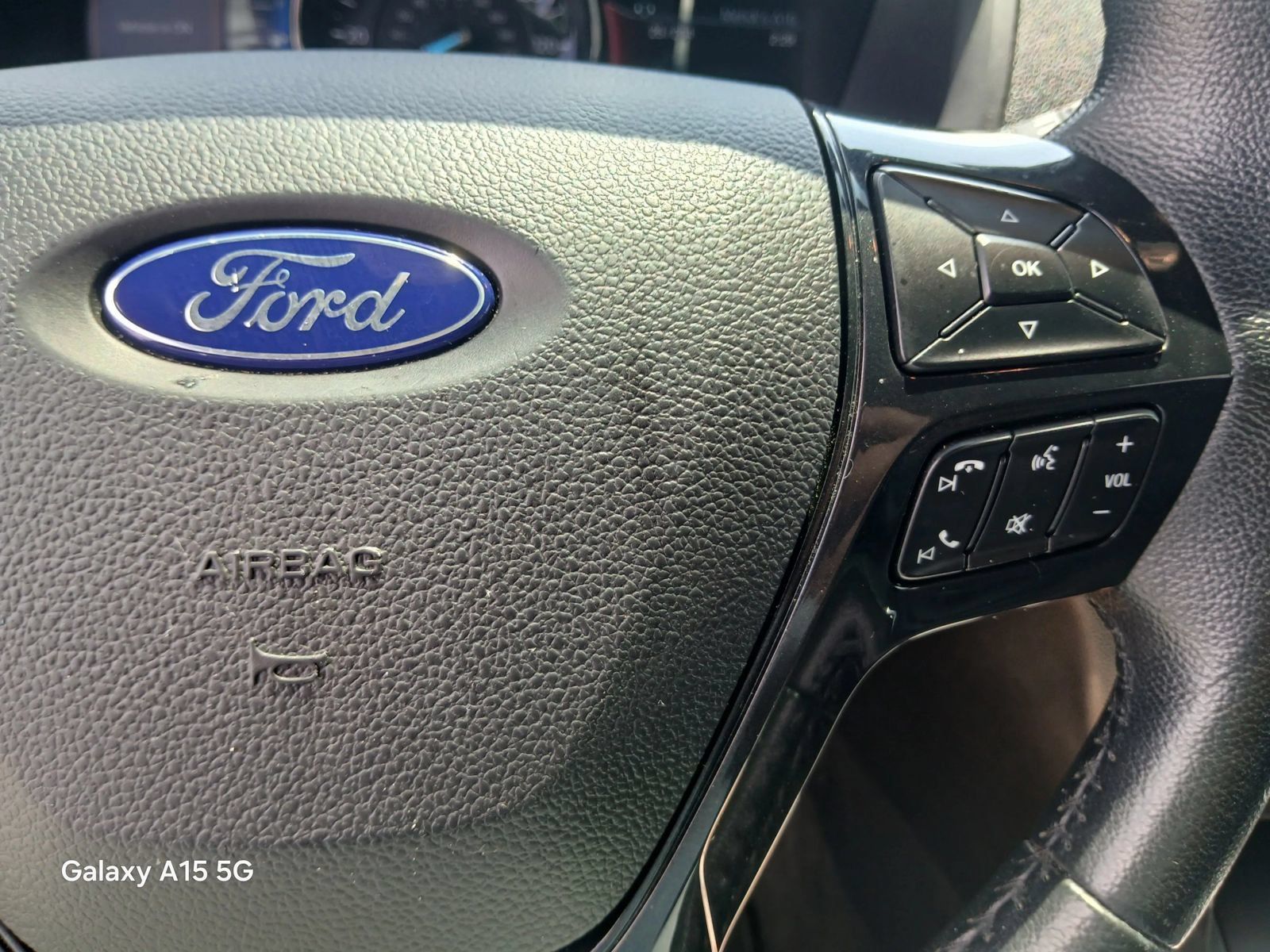 Used 2018 Ford Explorer XLT w/ Equipment Group 202A AWD/4WD image 33