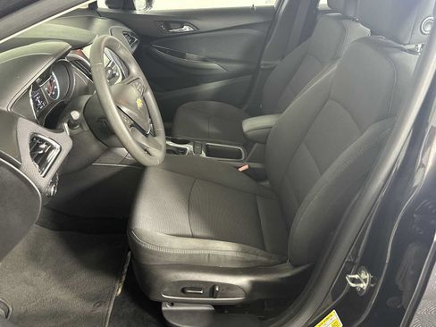Used 2017 Chevrolet Cruze LT w/ Convenience Package FWD image 8