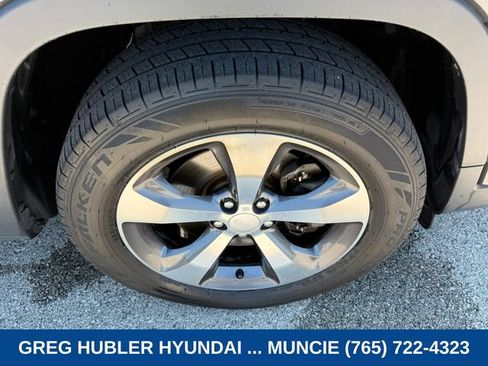 Used 2019 Jeep Cherokee Limited w/ Trailer Tow Group AWD/4WD image 8