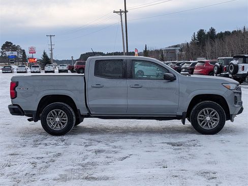 Used 2023 Chevrolet Colorado LT w/ LT Convenience Package image 4