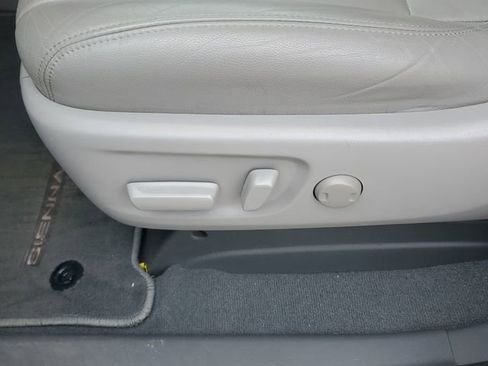 Used 2020 Toyota Sienna XLE w/ XLE Navigation Package image 19