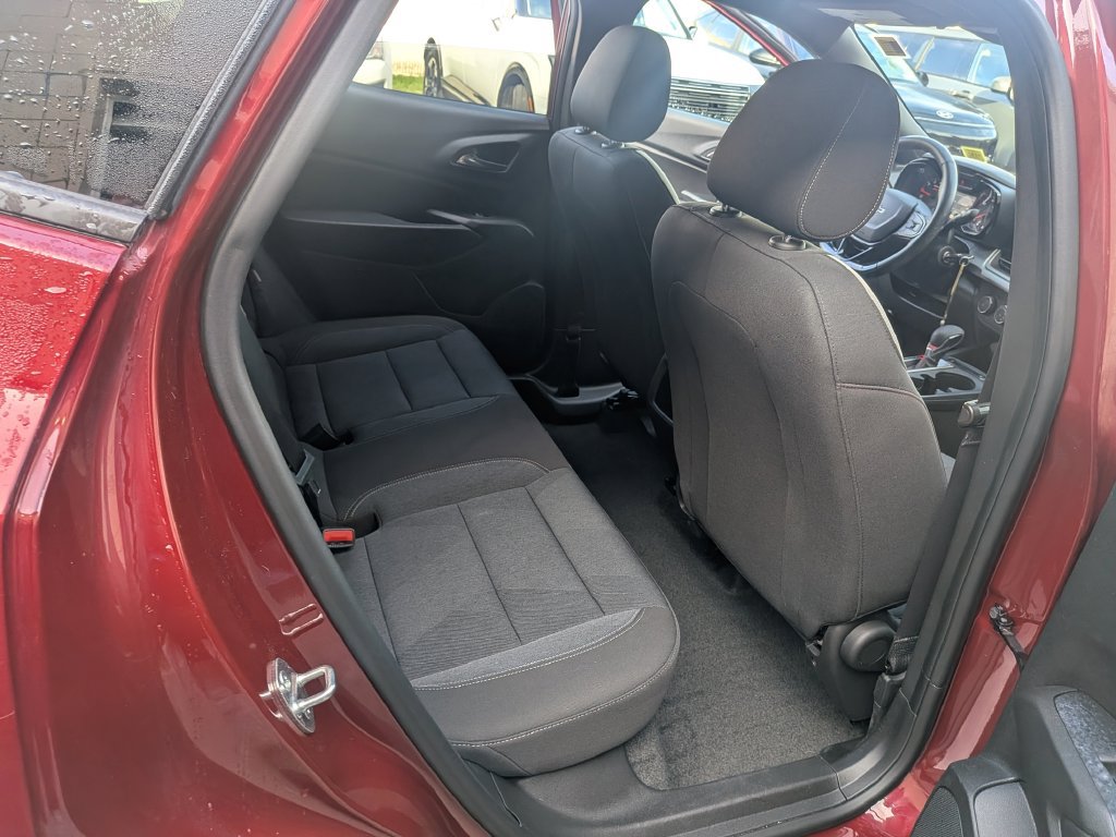 Used 2024 Chevrolet Trax RS w/ Driver Confidence Package FWD image 31