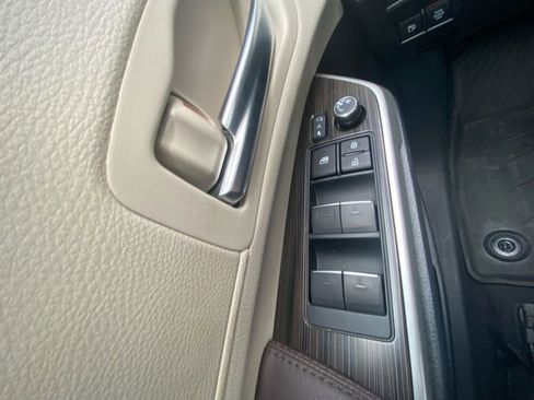 Used 2023 Toyota Sienna Platinum AWD/4WD image 13