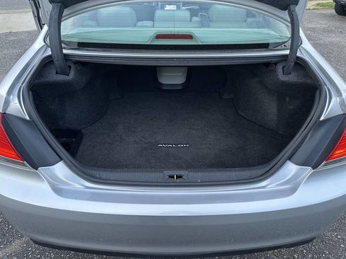 Used 2011 Toyota Avalon Limited image 26