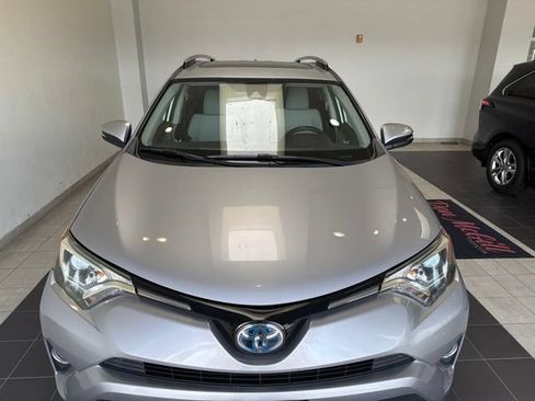 Used 2018 Toyota RAV4 XLE AWD/4WD image 2