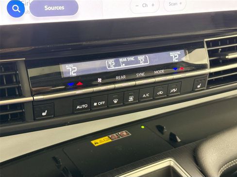 Certified 2026 Toyota Sienna XLE FWD image 27