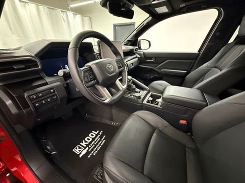 Used 2025 Toyota 4Runner Limited image 12