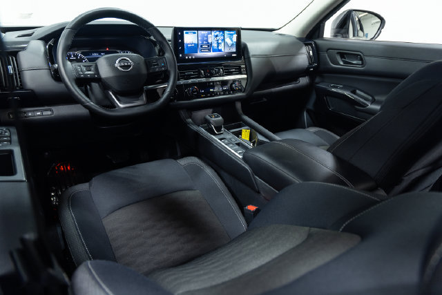 Used 2026 Nissan Pathfinder SV FWD image 19