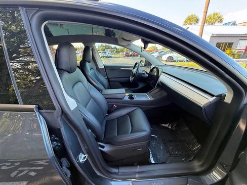 Used 2023 Tesla Model Y AWD image 29