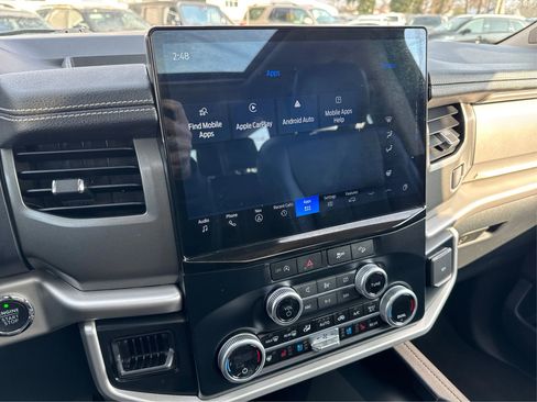 Used 2024 Ford Expedition Max XLT image 13