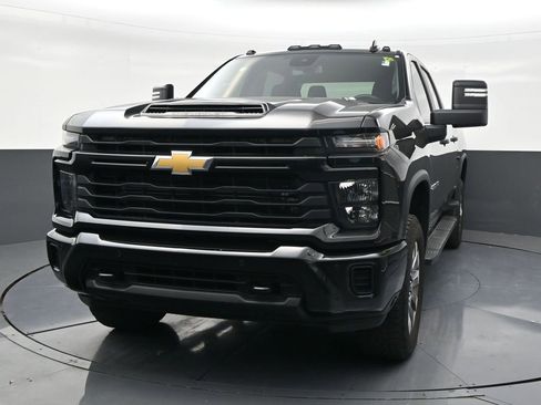 Used 2025 Chevrolet Silverado 2500 Custom w/ Custom Value Package AWD/4WD image 8