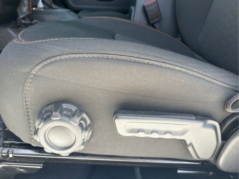 Used 2023 Jeep Gladiator Mojave AWD/4WD image 22