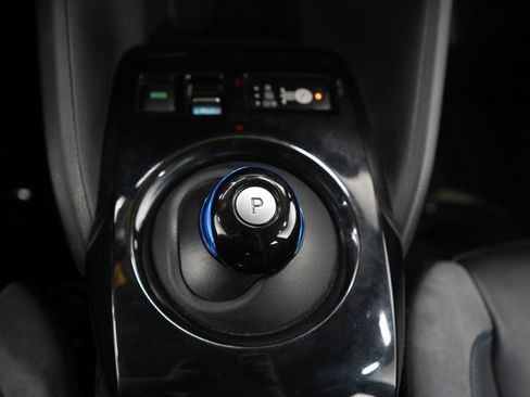Used 2018 Nissan Leaf SL w/ SL Technology Package FWD image 24