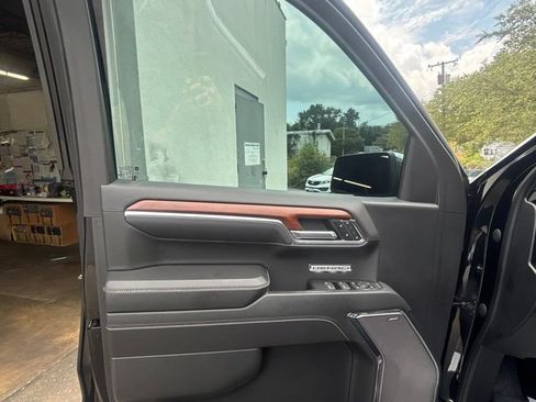 Used 2023 GMC Sierra 1500 Denali w/ Technology Package AWD/4WD image 11