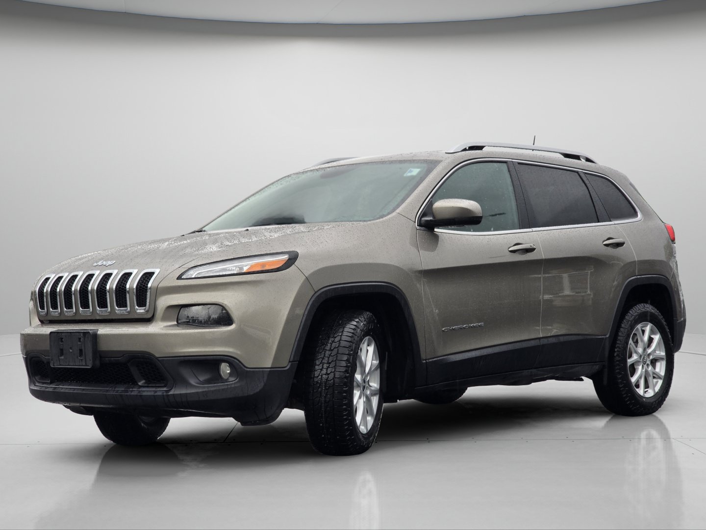 Used 2018 Jeep Cherokee Latitude Plus w/ Cold Weather Group AWD/4WD image 20