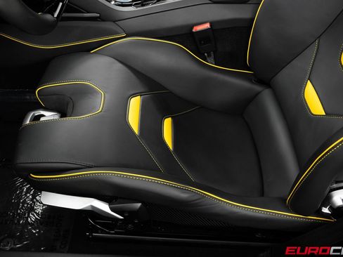Used 2021 Lamborghini Huracan EVO RWD image 44