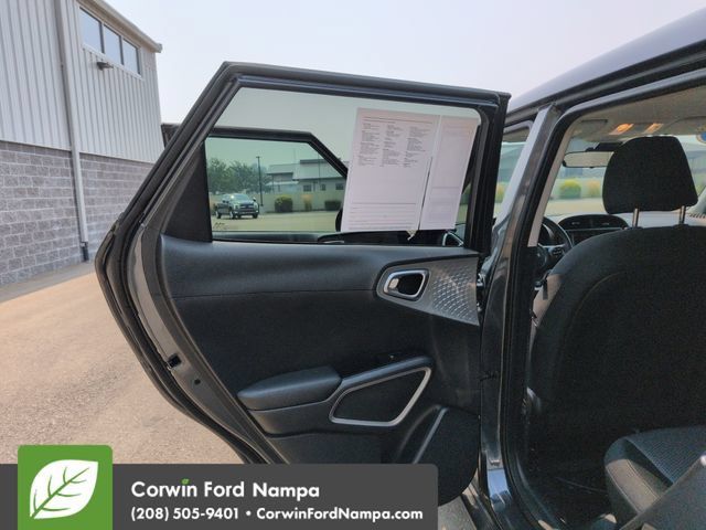 Used 2024 Kia Soul LX w/ Option Group 015 FWD image 25