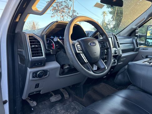Used 2018 Ford F250 XLT w/ XLT Value Package image 5