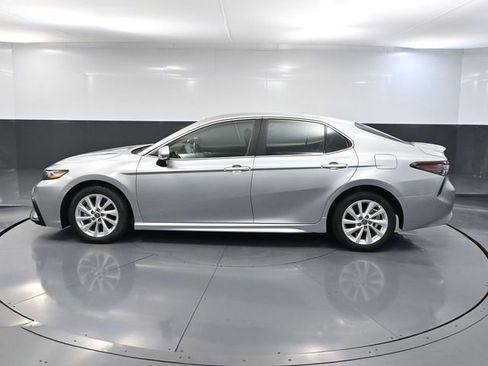 Used 2024 Toyota Camry SE image 8