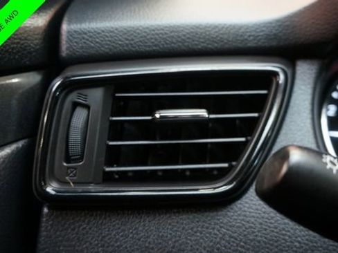 Used 2017 Nissan Rogue SV w/ SV Premium Package image 26