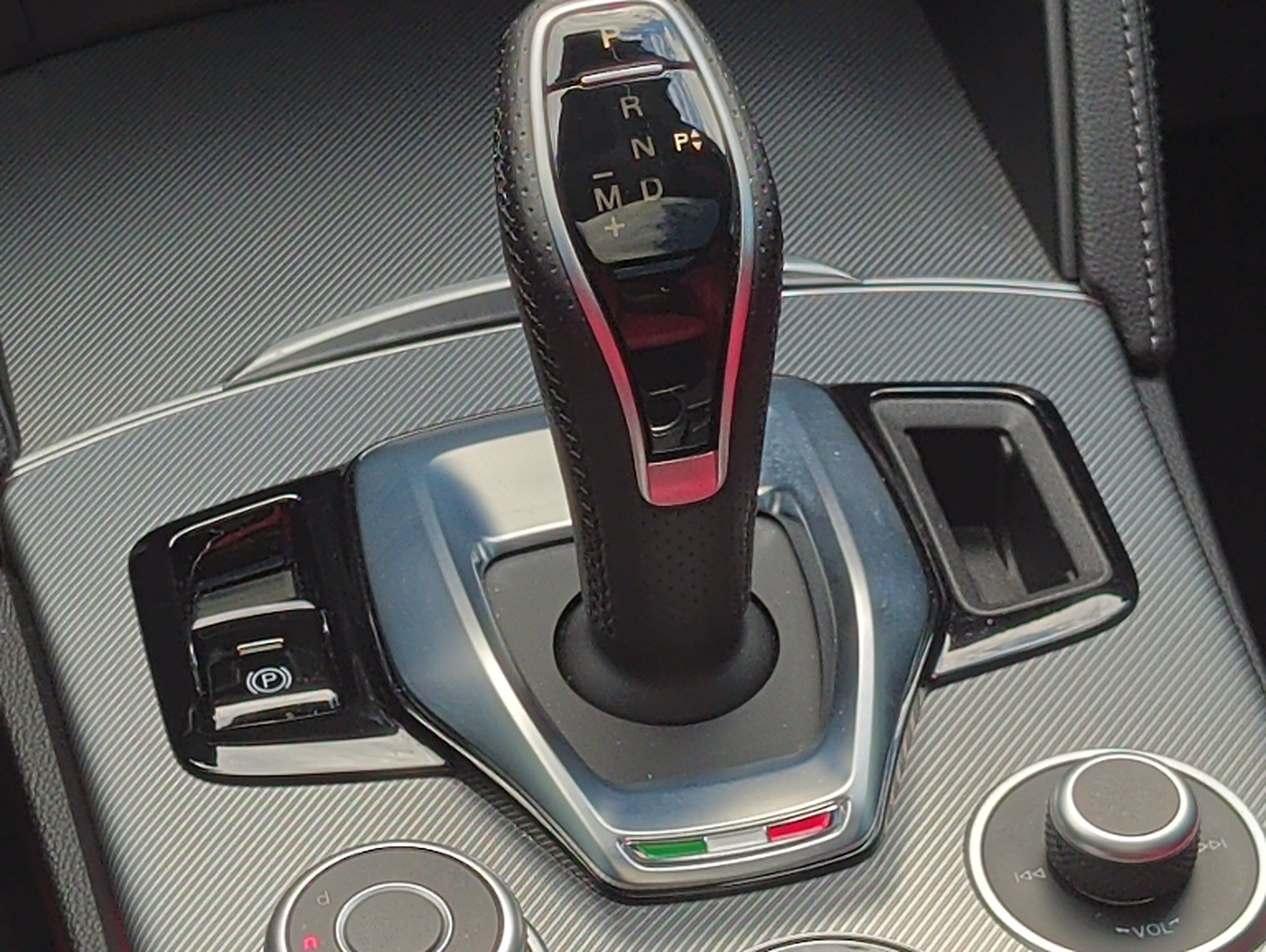Used 2024 Alfa Romeo Stelvio Veloce AWD/4WD image 27
