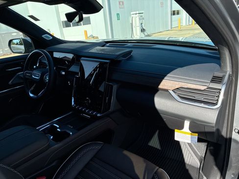 New 2026 GMC Acadia Denali Ultimate w/ LPO, Floor Liner Package image 65