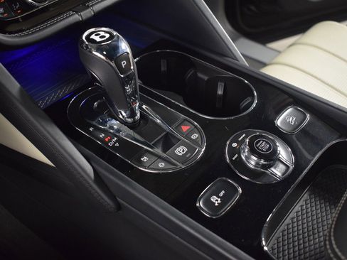 Certified 2024 Bentley Bentayga AWD/4WD image 33