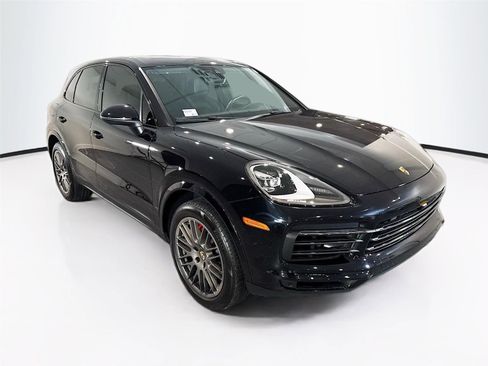 Used 2022 Porsche Cayenne AWD/4WD image 32