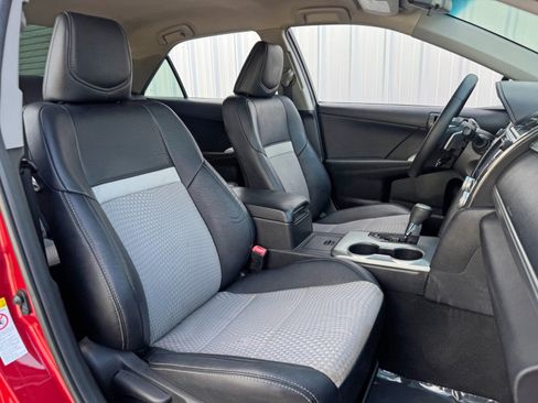 Used 2014 Toyota Camry SE image 31