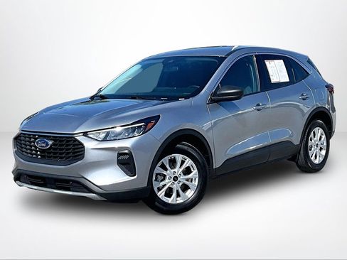 Used 2023 Ford Escape Active w/ Tech Pack #1 FWD image 2