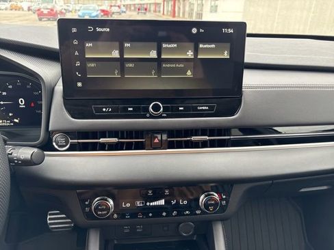 Used 2025 Mitsubishi Outlander SEL AWD/4WD image 13