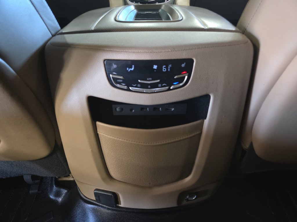 Used 2020 Cadillac Escalade Platinum AWD/4WD image 17