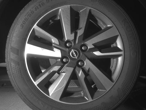 Used 2025 Nissan Versa SV FWD image 15