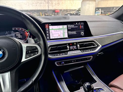 Used 2023 BMW X5 xDrive40i w/ M Sport Package AWD/4WD image 9