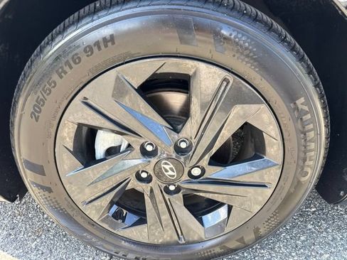 Used 2023 Hyundai Elantra SEL FWD image 7