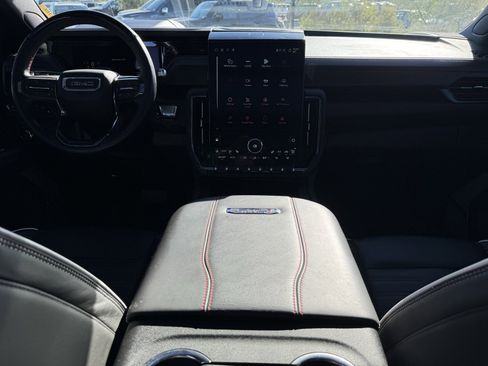 Used 2025 GMC Yukon XL AT4 Ultimate image 18