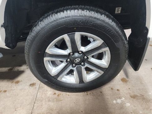 Used 2018 Toyota Tacoma SR image 19