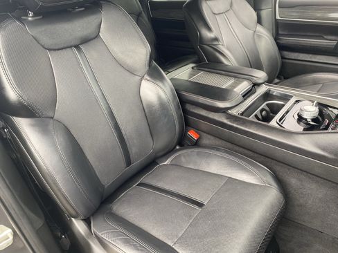 Certified 2024 Jeep Wagoneer L Series II w/ Flexible Seating Group AWD/4WD image 9