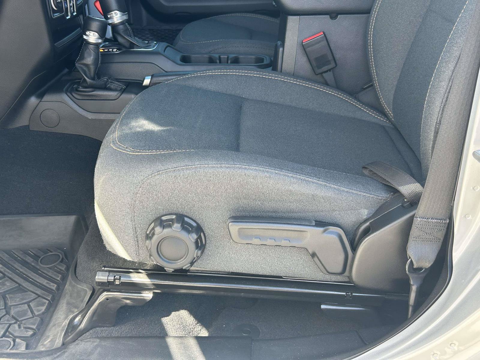 Used 2024 Jeep Gladiator Sport AWD/4WD image 17