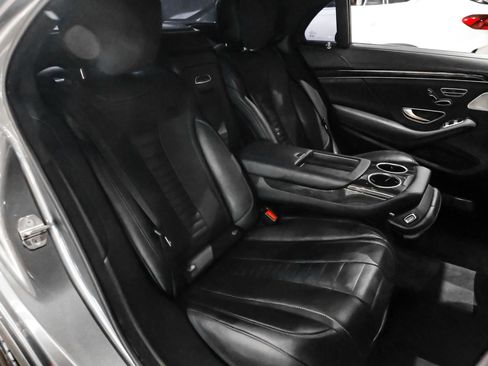 Used 2019 Mercedes-Benz S 560 Sedan image 34