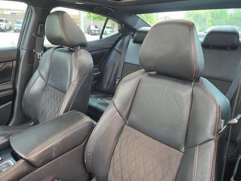Used 2021 Nissan Maxima SR w/ Sport Mat Group FWD image 9
