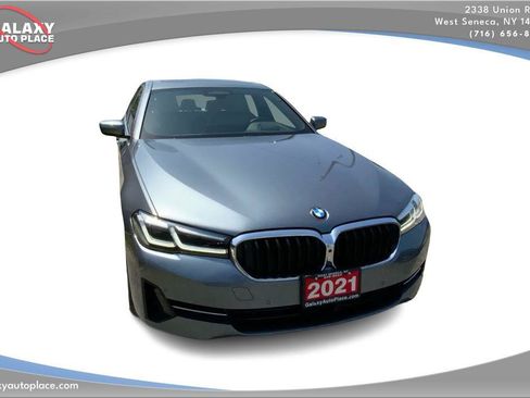 Used 2021 BMW 540i w/ Premium Package RWD image 3