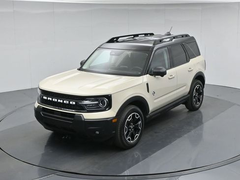 Used 2025 Ford Bronco Sport Outer Banks w/ Outer Banks Tech Package+ AWD/4WD image 39